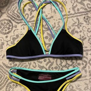 VICTORIA'S SECRET THE STRAPPY CROSS-BACK TRIANGLE TOP / STRAPPY CHEEKY SEXY
